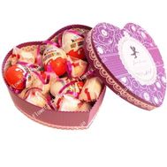 Коробка кіндерів та Raffaello