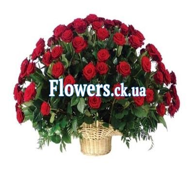 Кошик із 55 червоних троянд