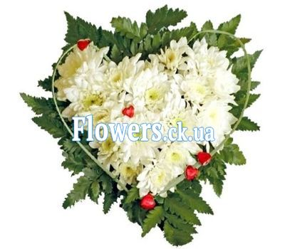Серце з білих хризантем