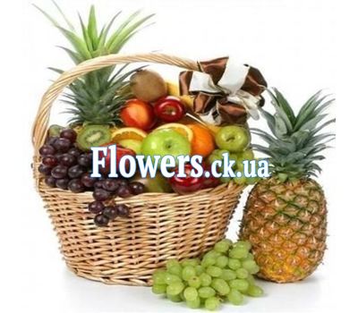 Огромная корзина фруктов