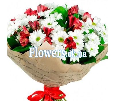 Милый букет из белых хризантем и альстромерий