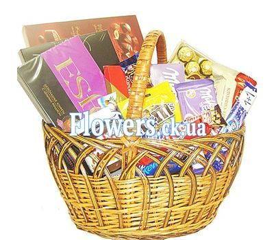 Огромная подарочная корзина сладостей №662