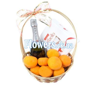 Корзина с шампанским, мандаринами, конфетами