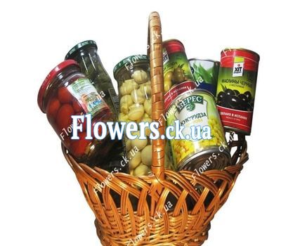 Подарунковий кошик із продуктами